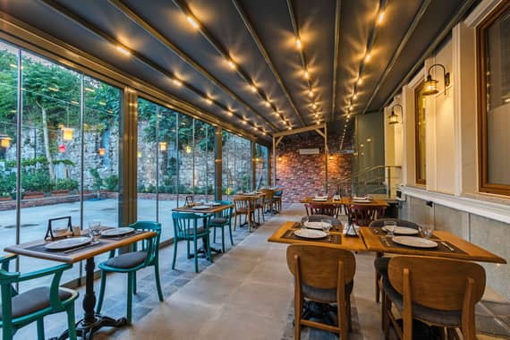 Obelisk Hotel & Suites